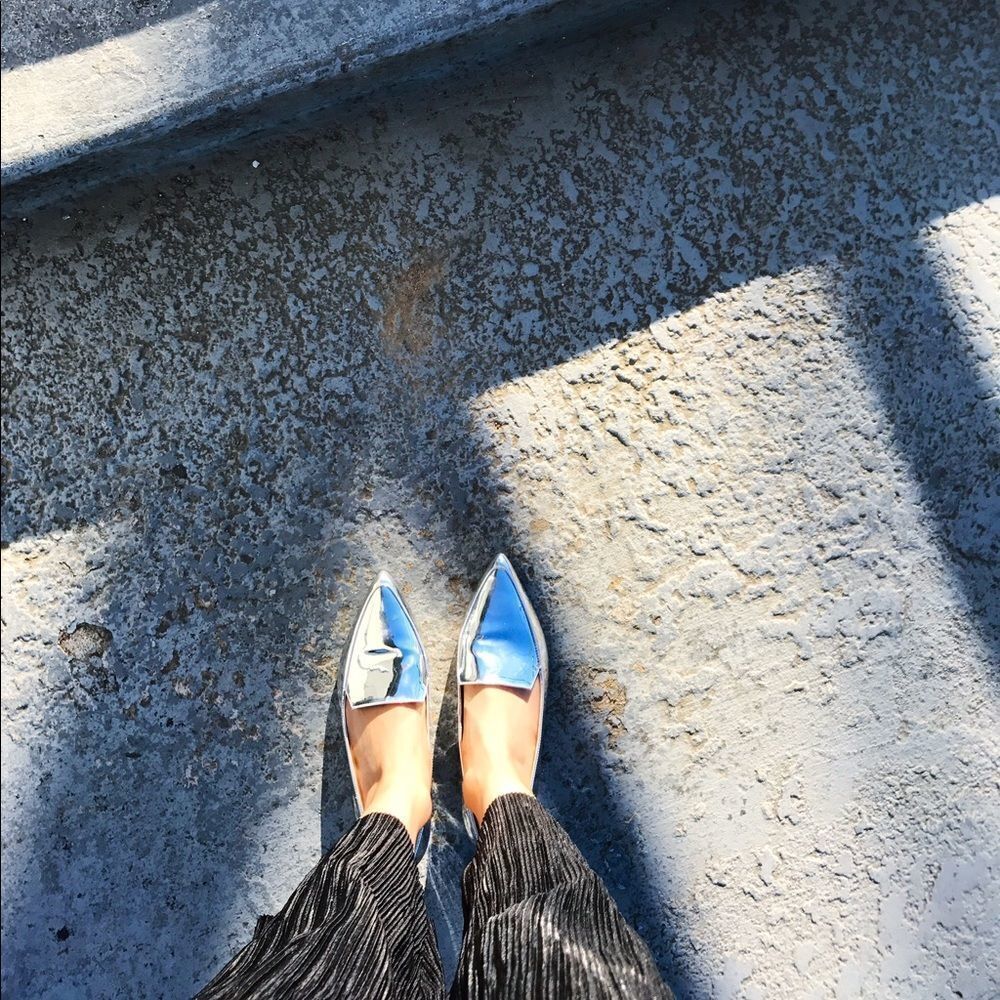 • Nine West Metallic Flats •